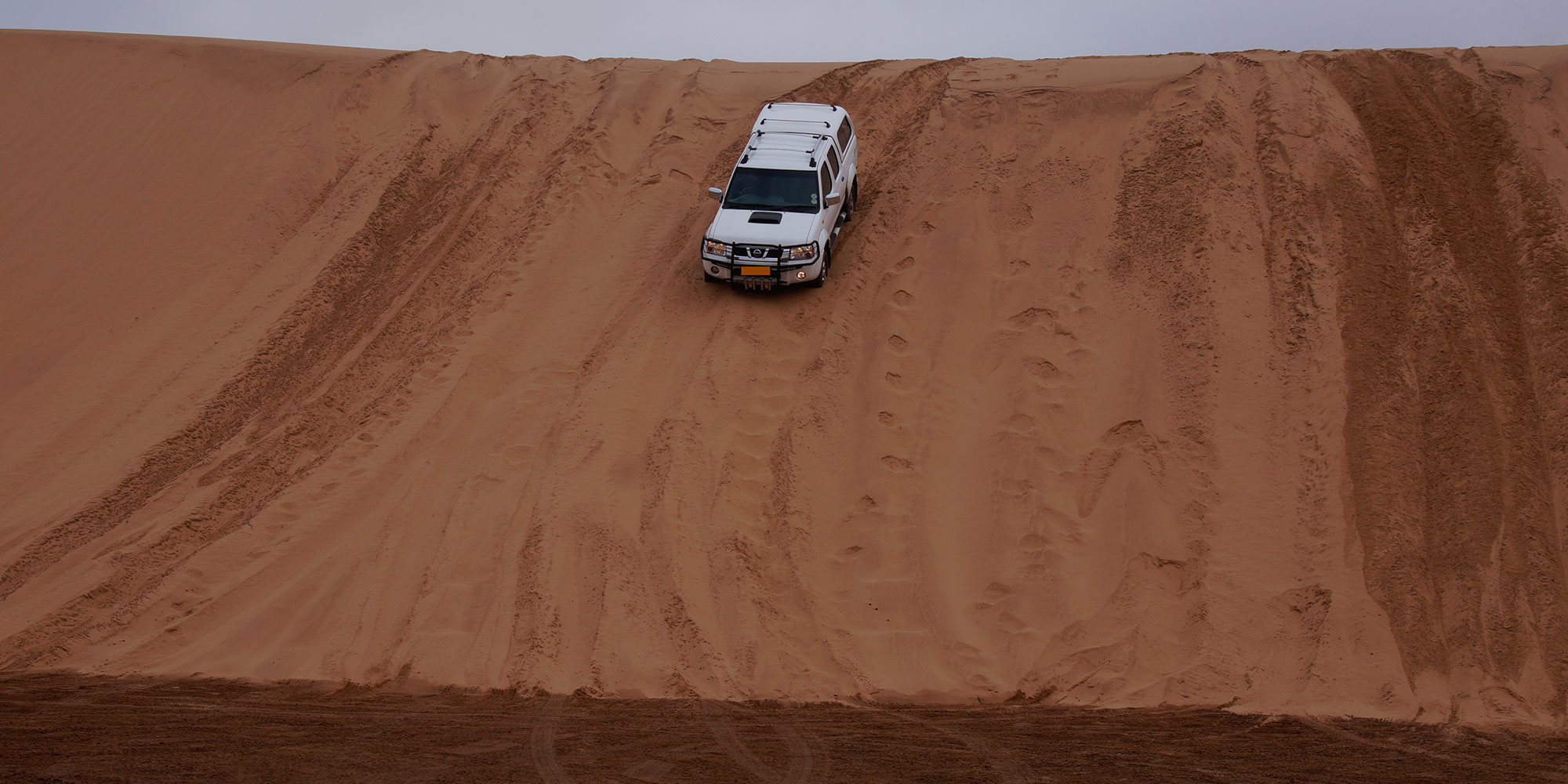 Rijden in de zandduinen bij Walvisbaai