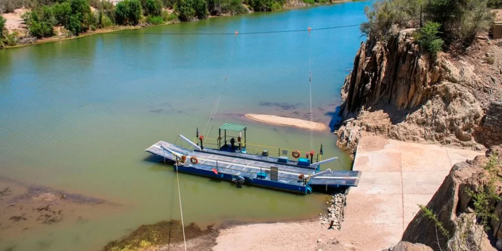 Ferry_Ais_Ais Ai-Ais Hot Springs / Richtersveld Transfrontier Park